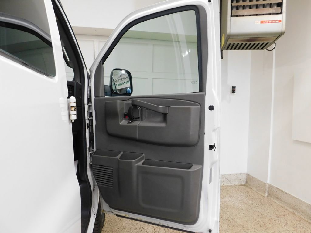 Used 2017 GMC Savana 2500 RWD image 70