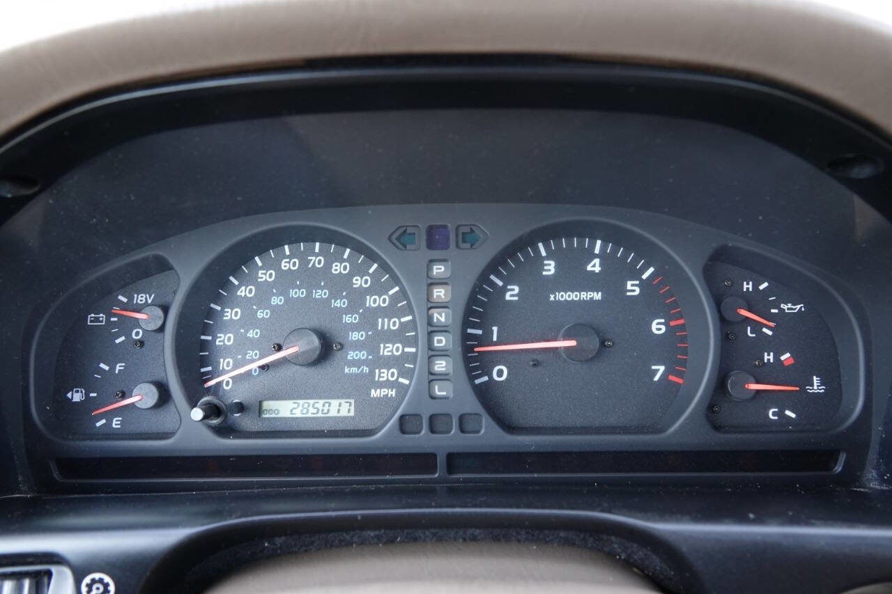 Used 2002 Toyota Land Cruiser AWD/4WD image 86