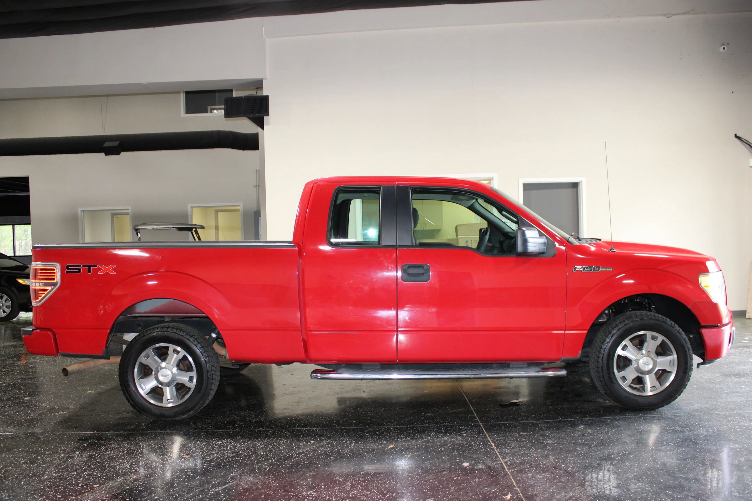 Used 2010 Ford F150 STX image 2