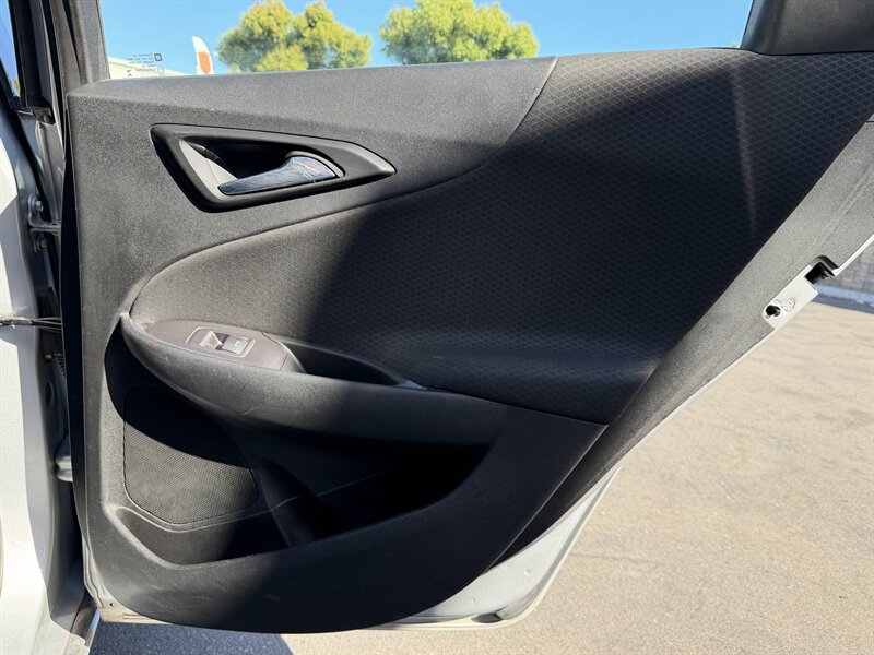 Used 2020 Chevrolet Malibu LT FWD image 28