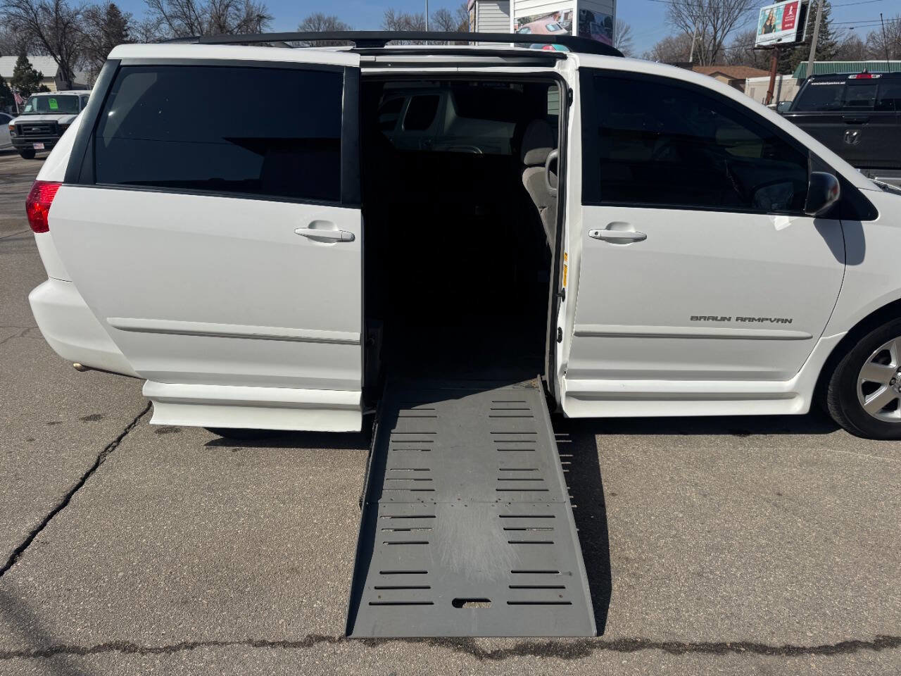 Used 2008 Toyota Sienna LE FWD image 14