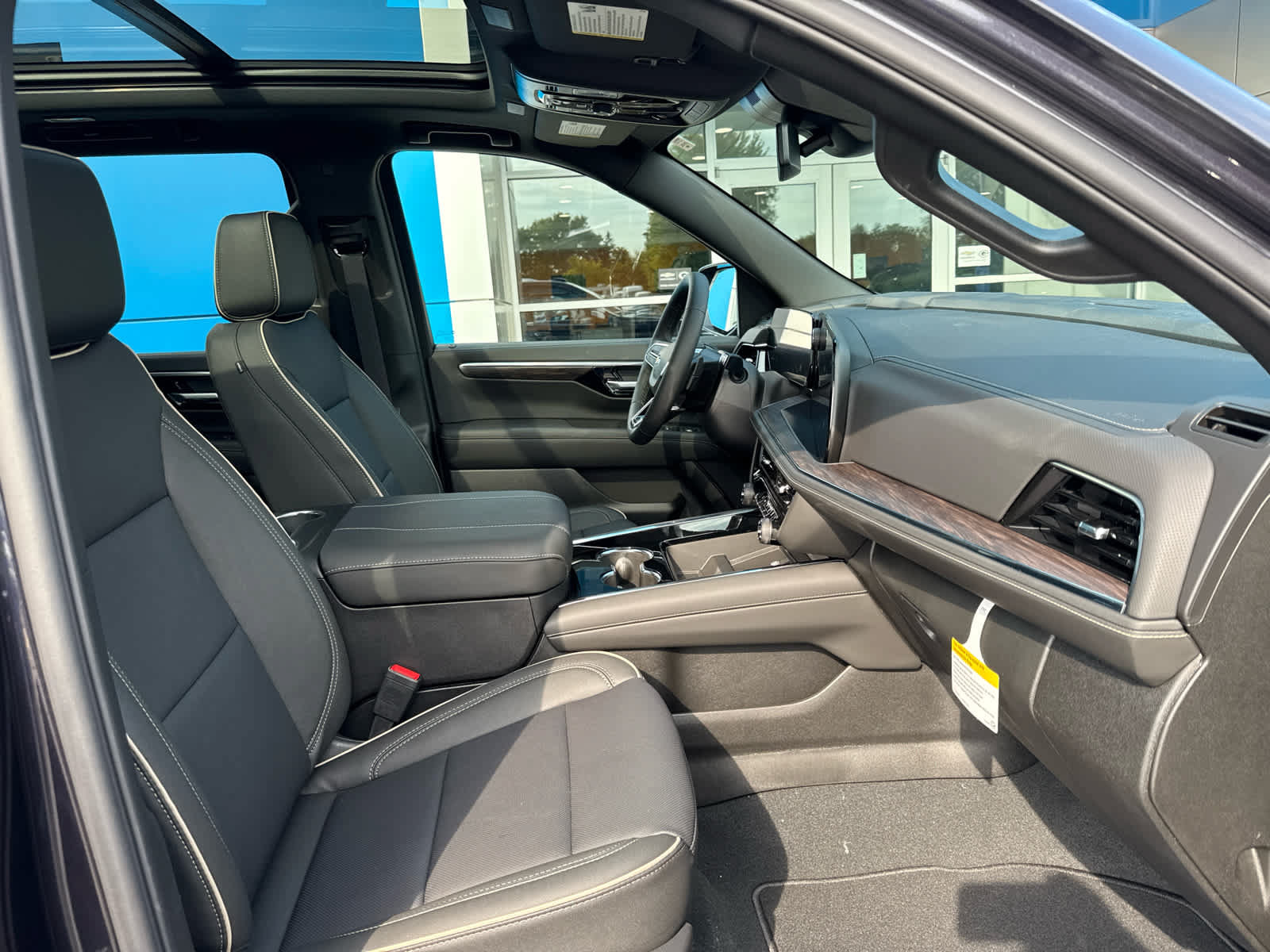 New 2026 Chevrolet Suburban Premier w/ Sun And Tow Package AWD/4WD image 4