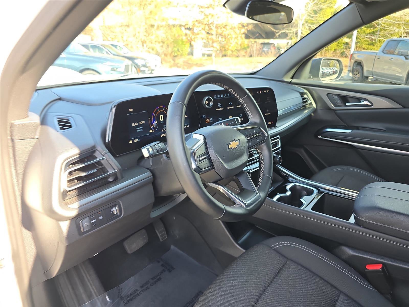 Used 2025 Chevrolet Traverse LT image 20