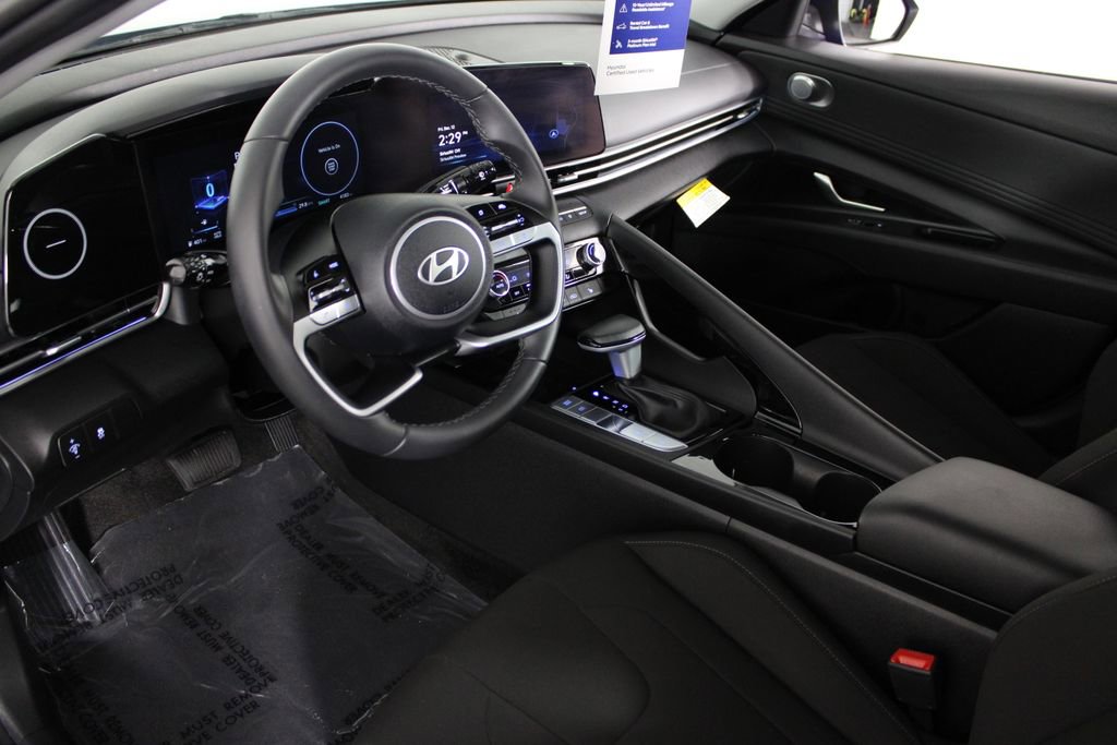 Certified 2025 Hyundai Elantra SEL image 16