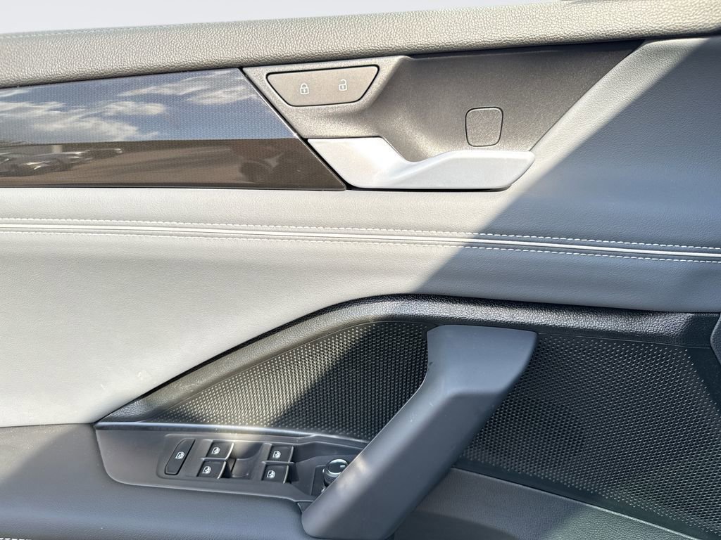 New 2026 Volkswagen Tiguan SEL R-Line AWD/4WD image 15