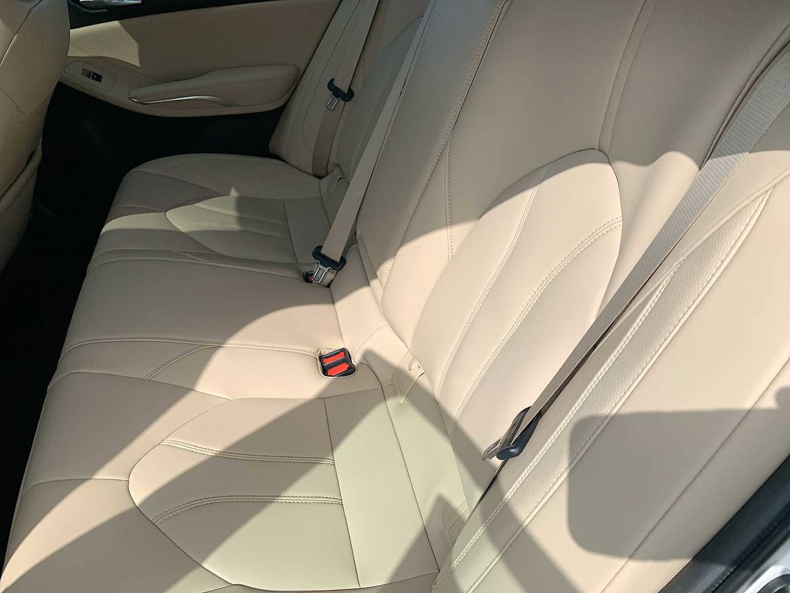 Used 2021 Toyota Avalon XLE w/ Moonroof Package image 24