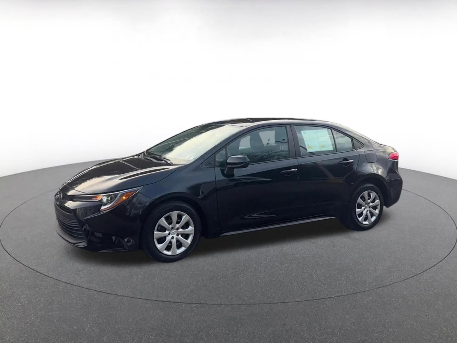 Used 2025 Toyota Corolla LE image 8