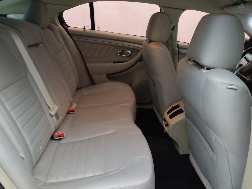 Used 2015 Ford Taurus SE FWD image 19