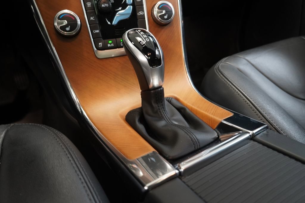 Used 2017 Volvo XC60 T5 Inscription w/ Preferred Option Package image 24