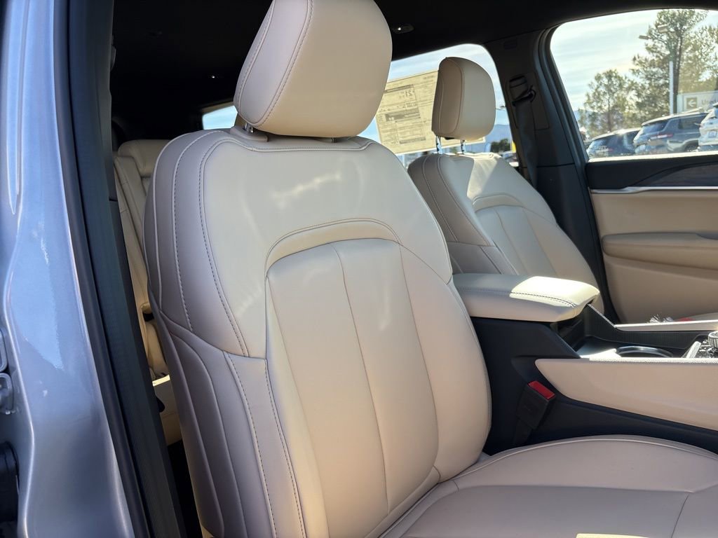 New 2025 Jeep Grand Cherokee L Limited w/ Black Appearance Package image 26