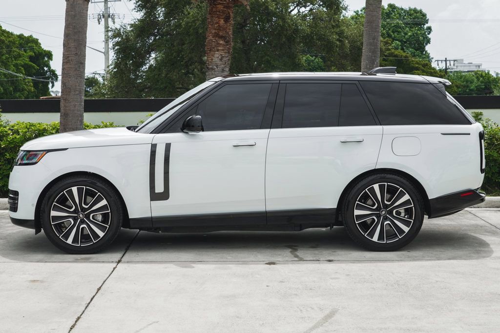 Used 2025 Land Rover Range Rover SE AWD/4WD image 3