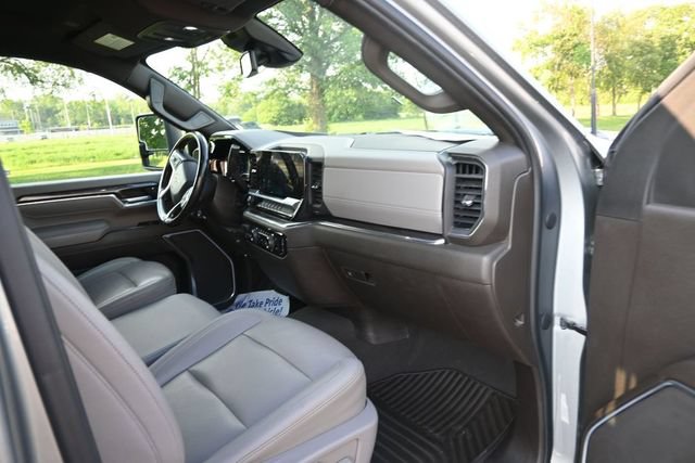 Used 2024 Chevrolet Silverado 3500 LTZ AWD/4WD image 8