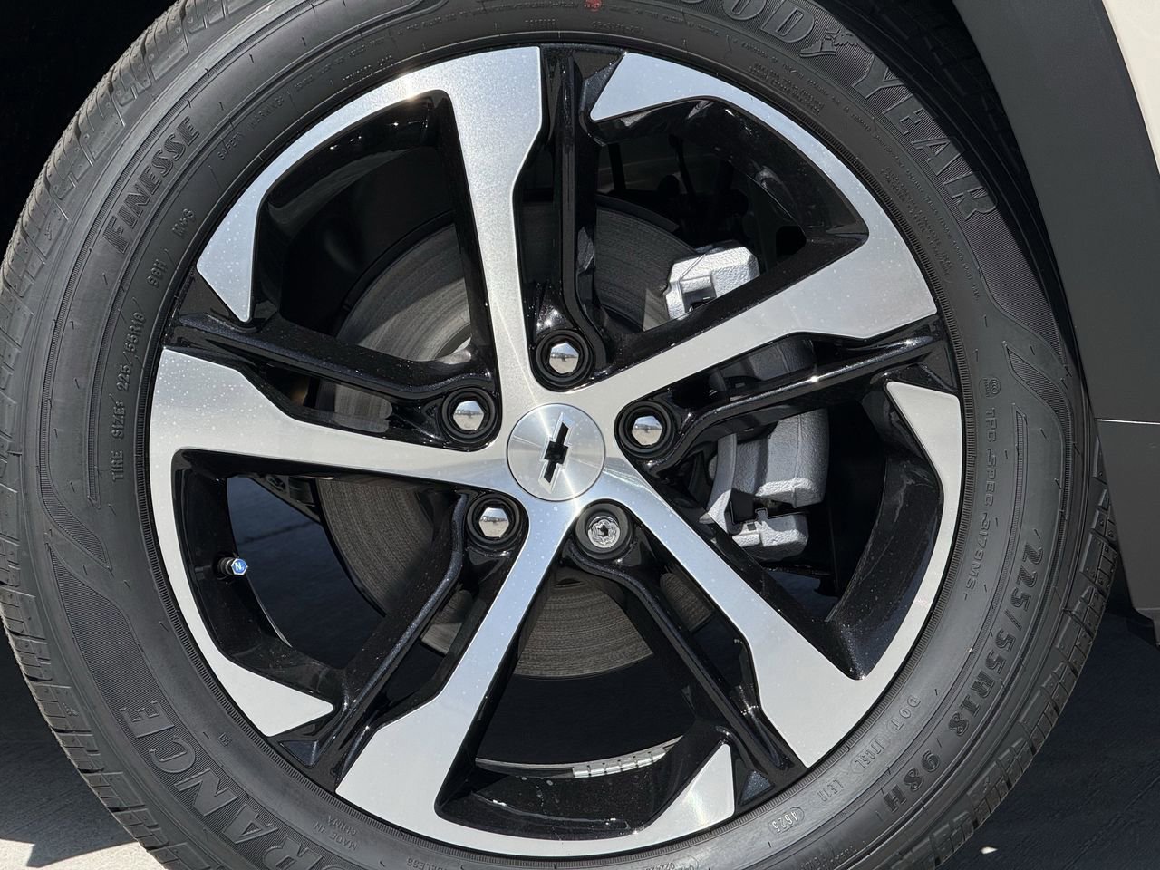 New 2026 Chevrolet Trax RS w/ Driver Confidence Package image 9