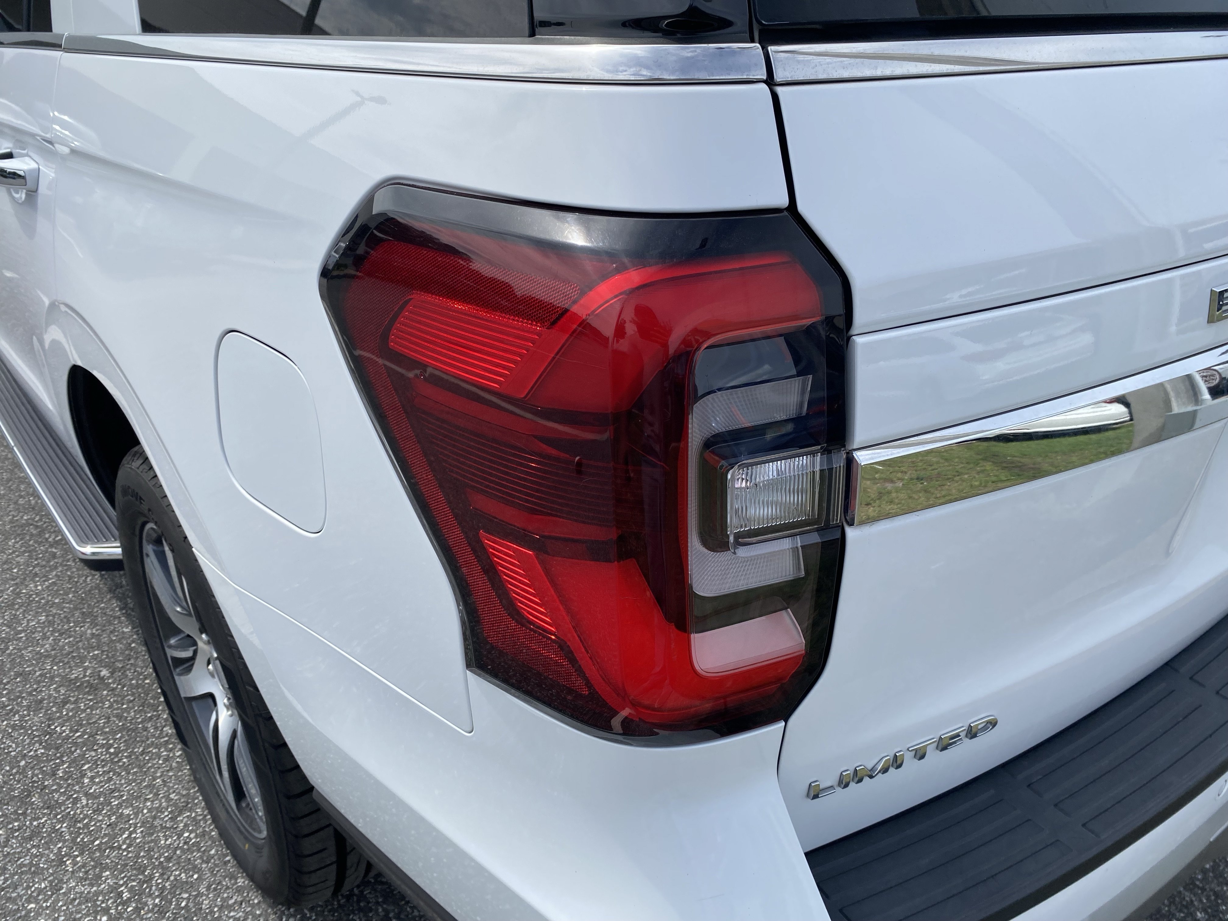 Used 2023 Ford Expedition Limited AWD/4WD image 21