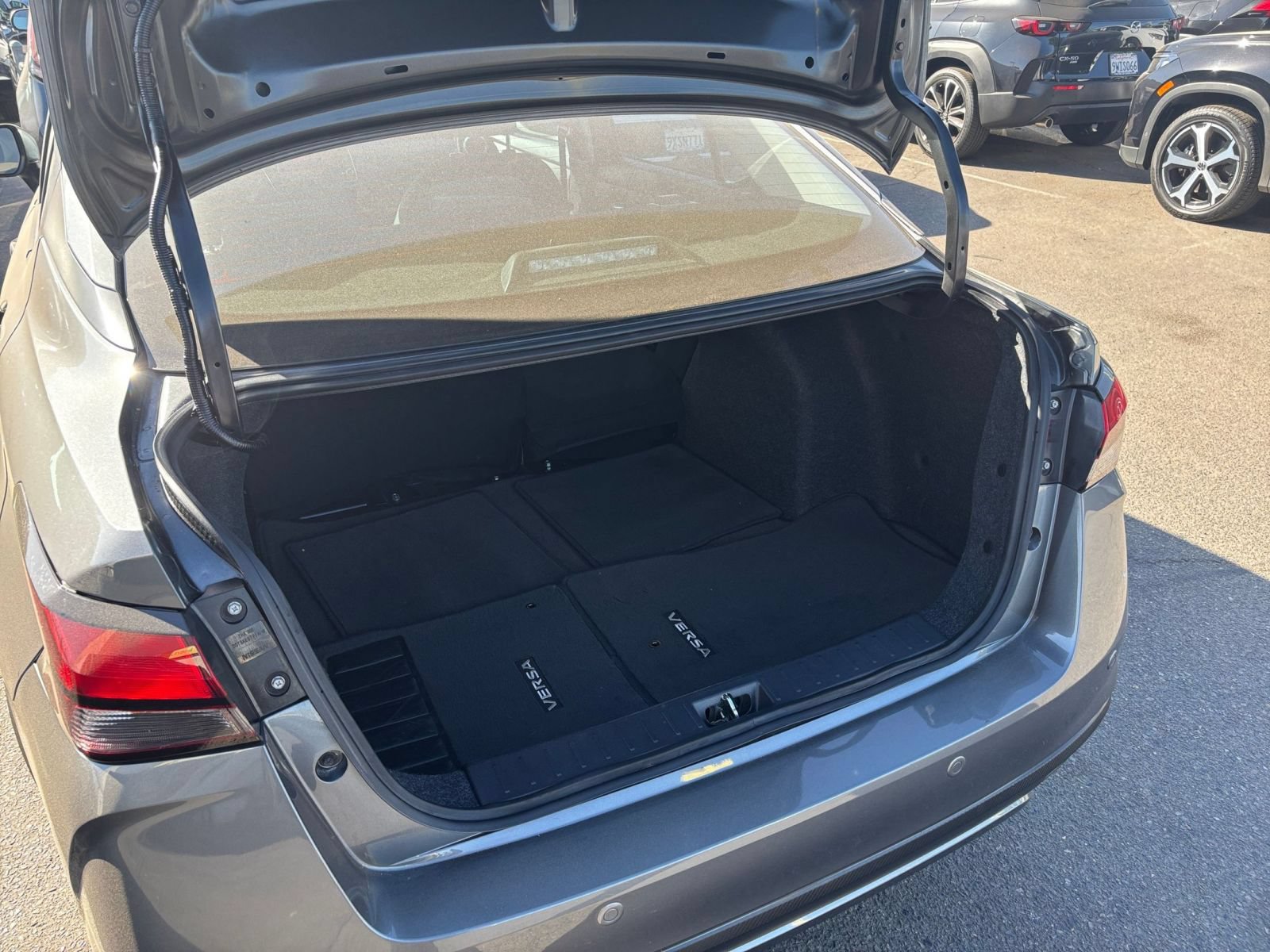 Used 2025 Nissan Versa SV FWD image 28