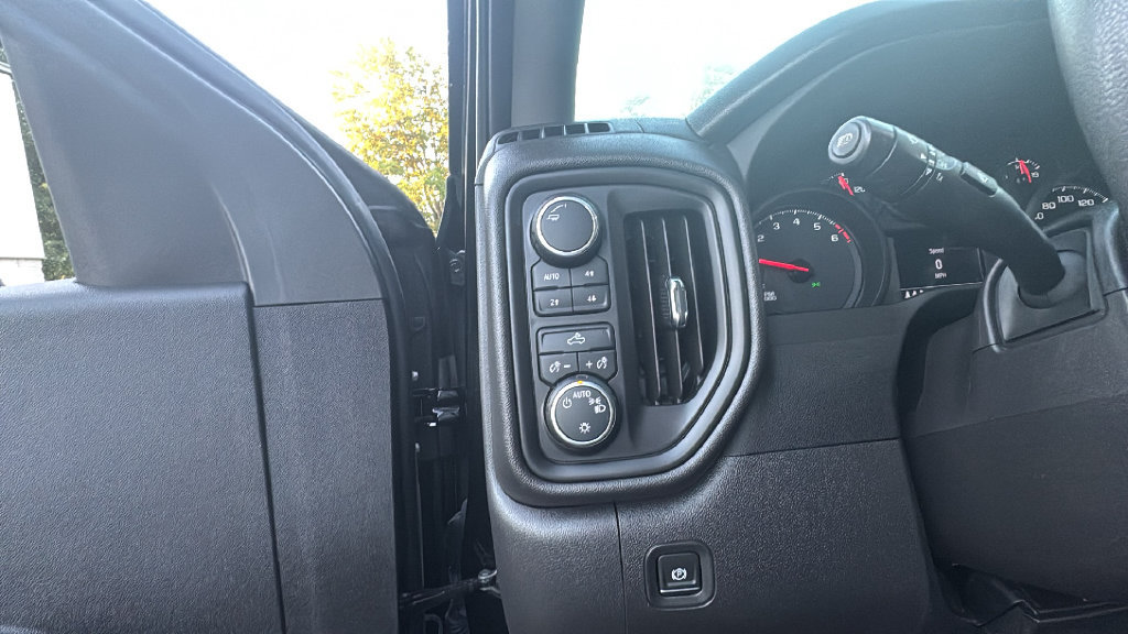 Used 2024 Chevrolet Silverado 1500 Custom Trail Boss AWD/4WD image 19