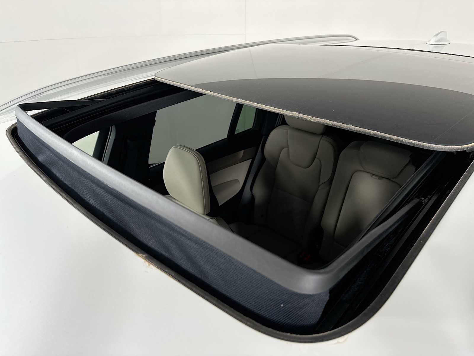 New 2026 Volvo XC90 B6 Plus w/ Protection Package Premier image 20
