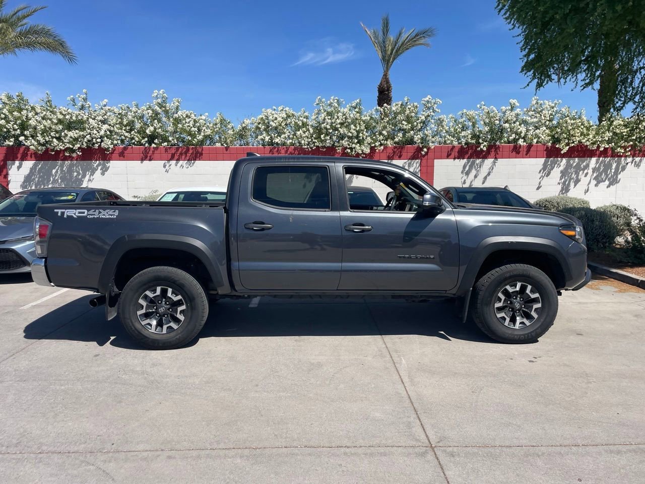 Used 2023 Toyota Tacoma TRD Off-Road w/ Black Out Package (TMS) AWD/4WD image 3