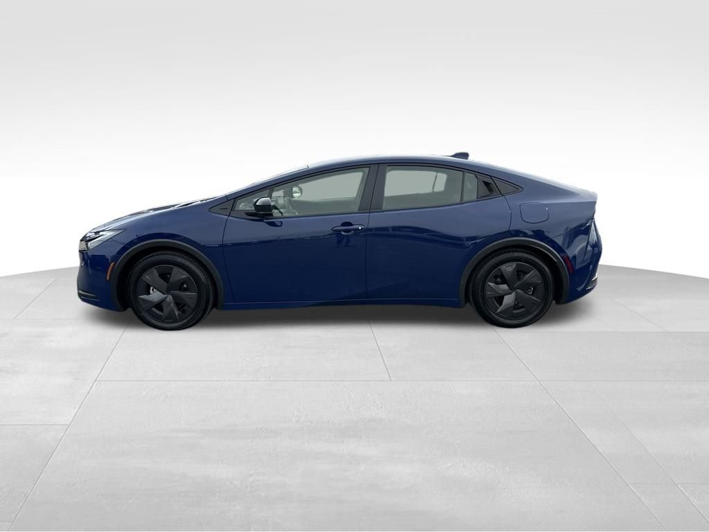 Used 2025 Toyota Prius LE image 4