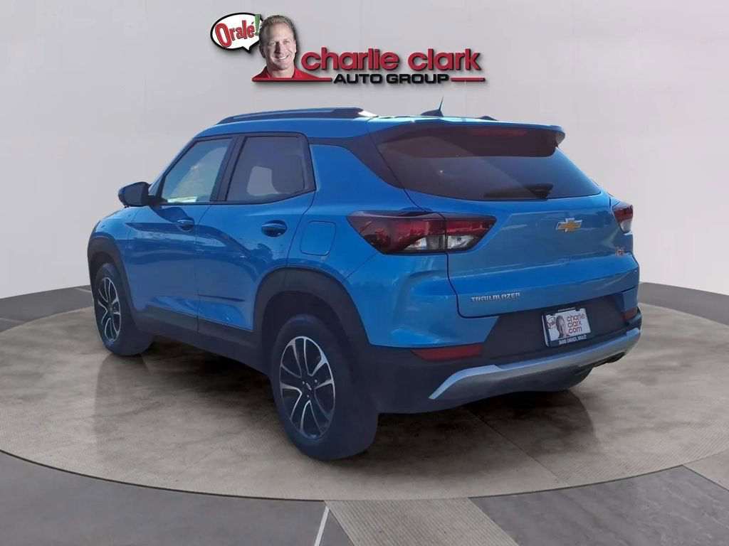Used 2025 Chevrolet TrailBlazer LT image 3