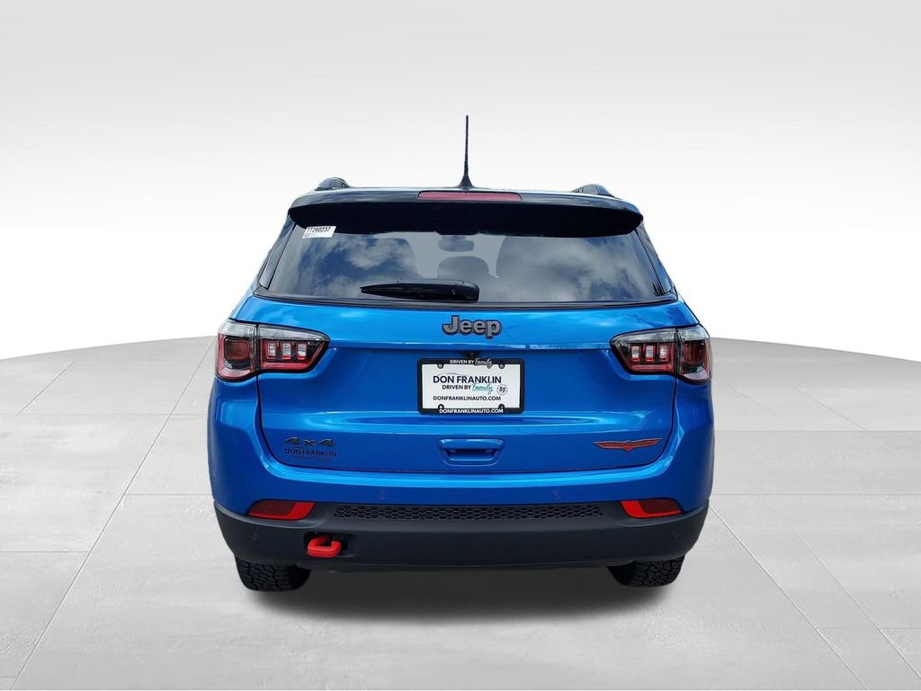 New 2026 Jeep Compass Trailhawk w/ Sun, Sound & Navigation Group AWD/4WD video 4