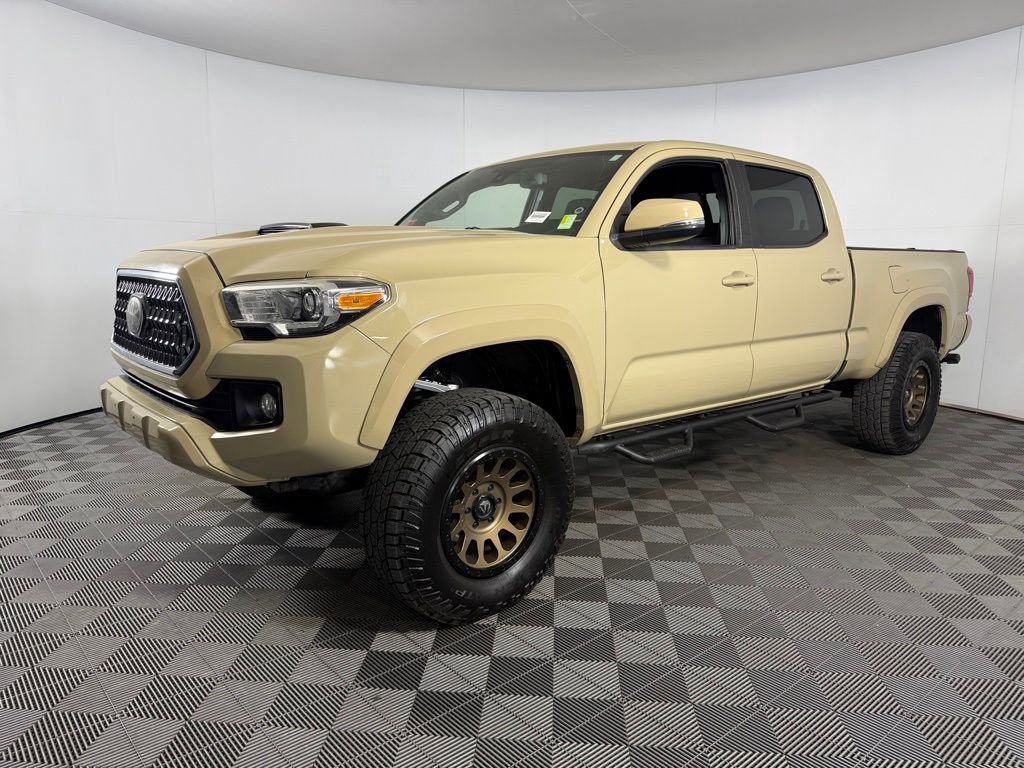 Used 2018 Toyota Tacoma TRD Sport AWD/4WD image 9