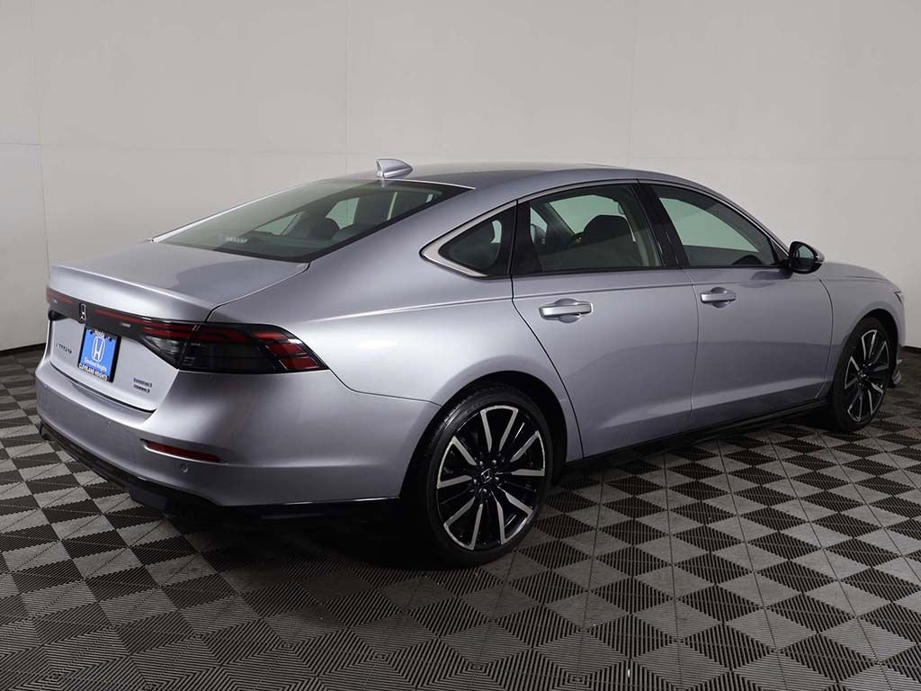 Used 2024 Honda Accord Touring image 5