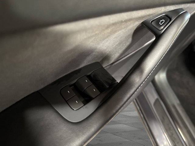 Used 2021 Tesla Model Y Long Range image 10