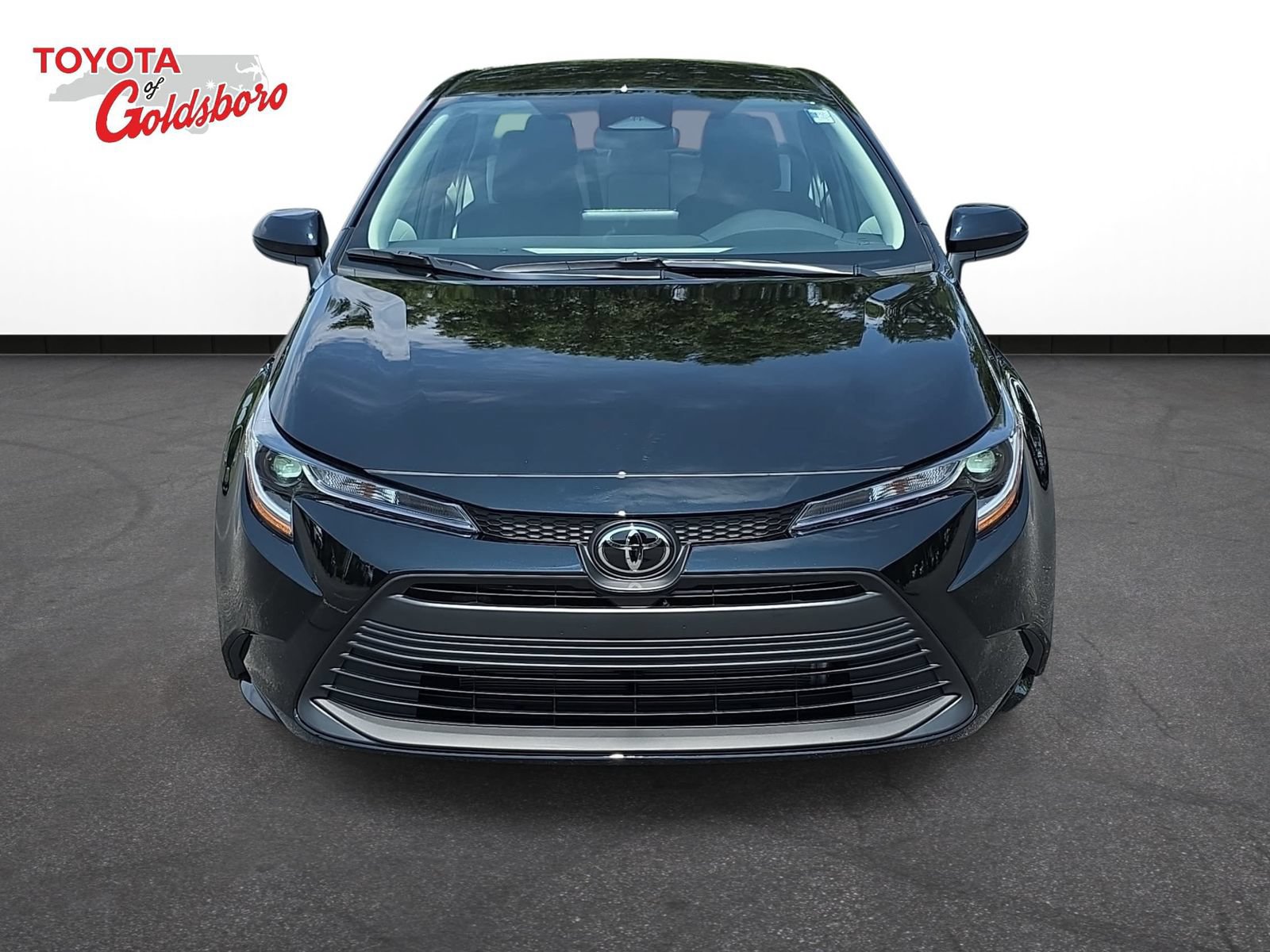 Used 2026 Toyota Corolla LE FWD image 2