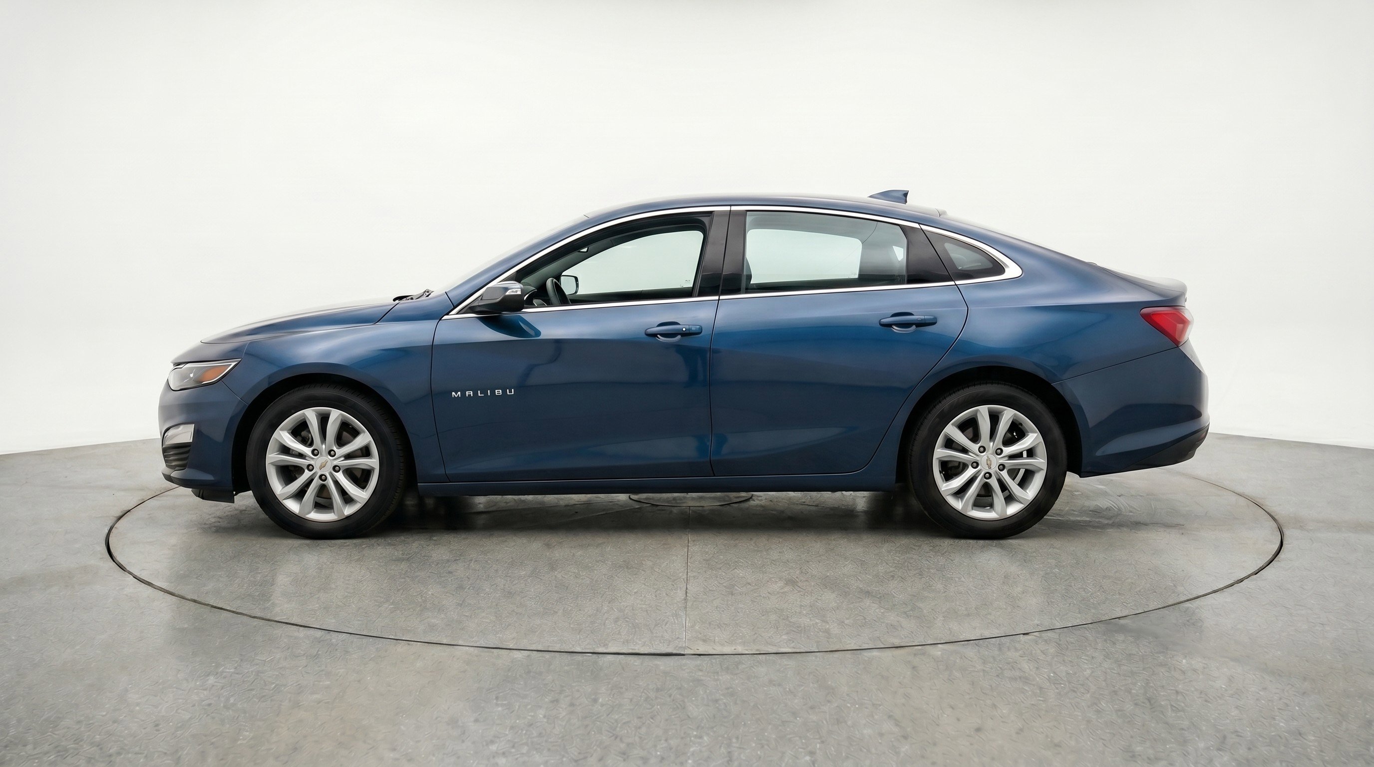 Used 2024 Chevrolet Malibu LT FWD image 5