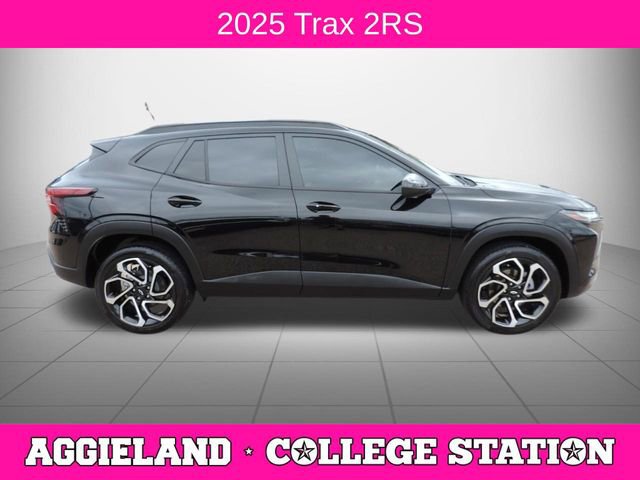 Used 2025 Chevrolet Trax RS w/ Sunroof Package FWD image 2
