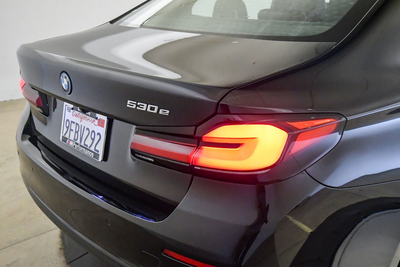 Certified 2023 BMW 530e w/ Convenience Package image 12