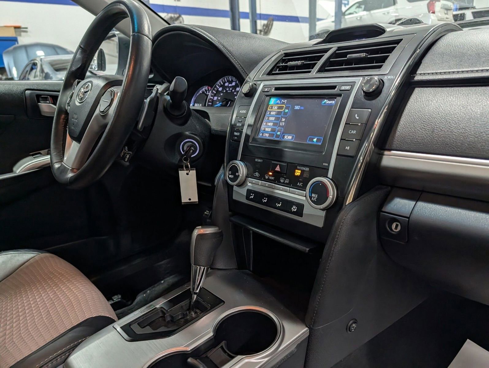 Used 2013 Toyota Camry SE image 18