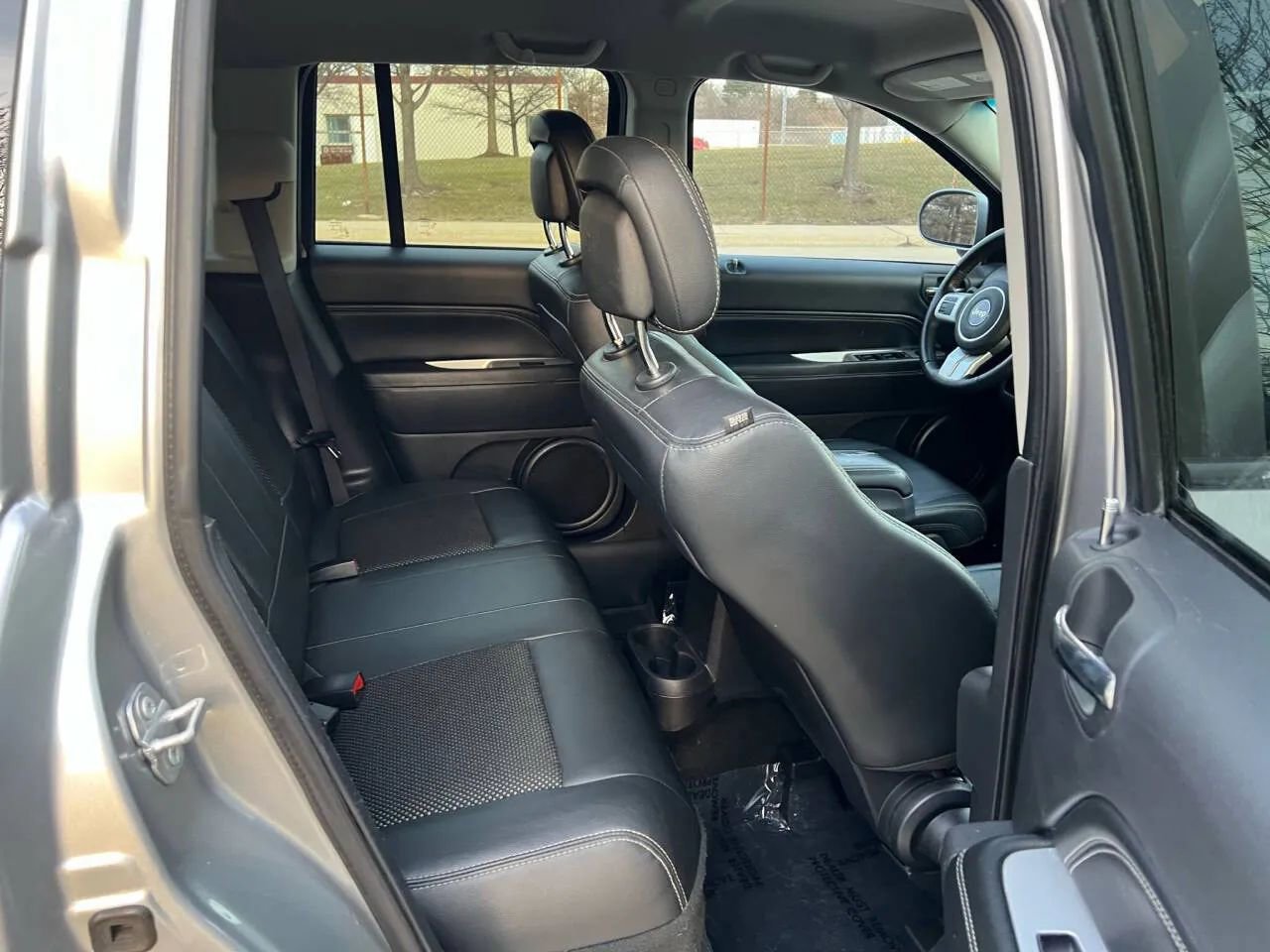 Used 2017 Jeep Compass Latitude image 27