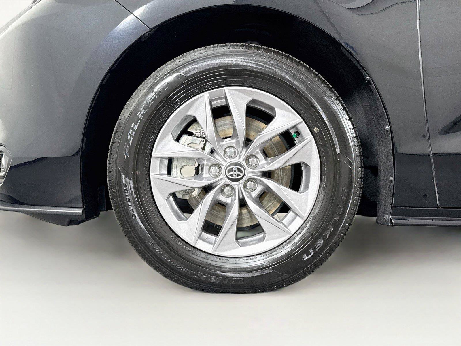 Certified 2026 Toyota Sienna XLE FWD image 45
