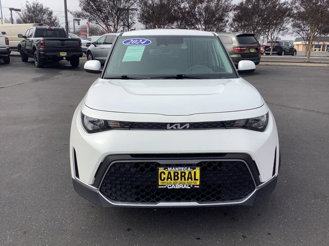 Used 2024 Kia Soul LX w/ Option Group 015 FWD image 4