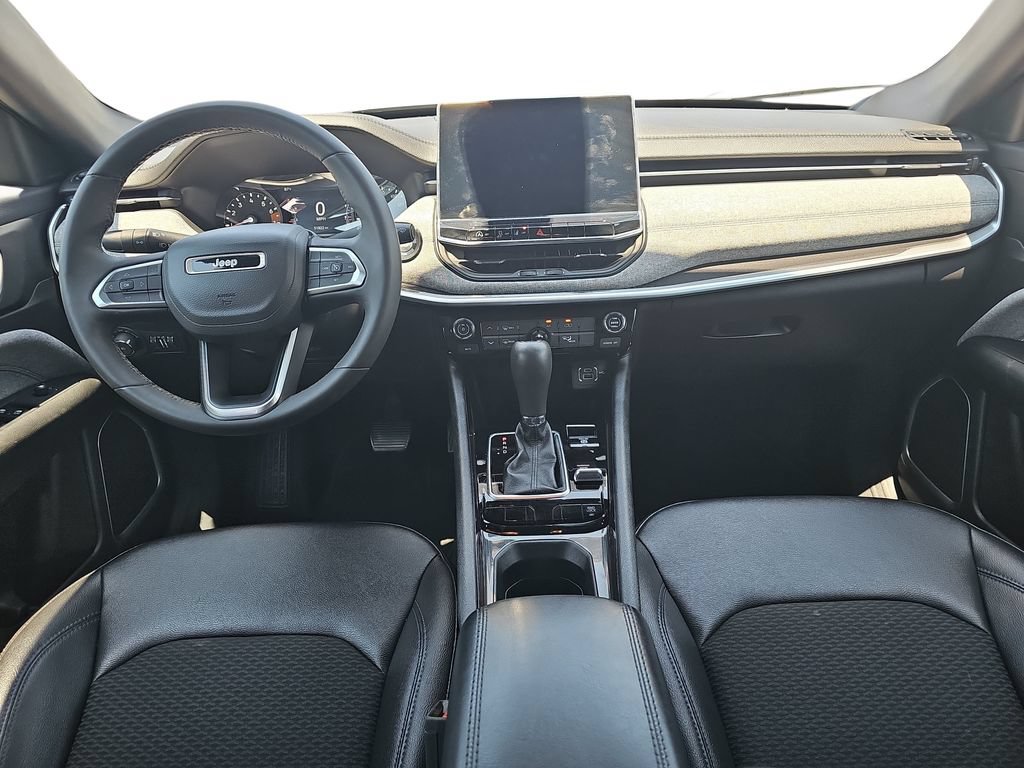 Used 2024 Jeep Compass Latitude AWD/4WD image 9