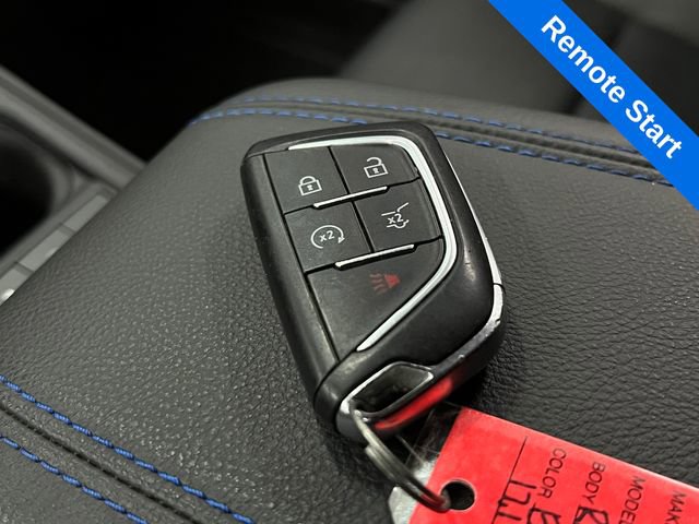 Used 2024 Cadillac XT4 Sport image 2