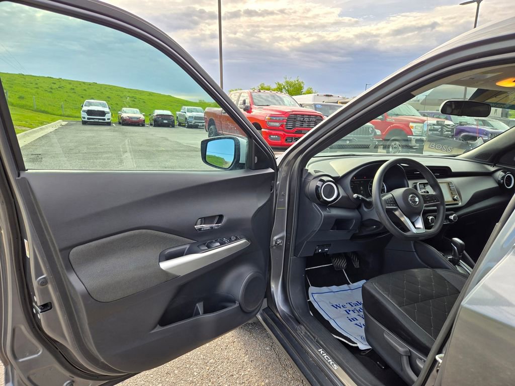 Used 2018 Nissan Kicks SV FWD image 9