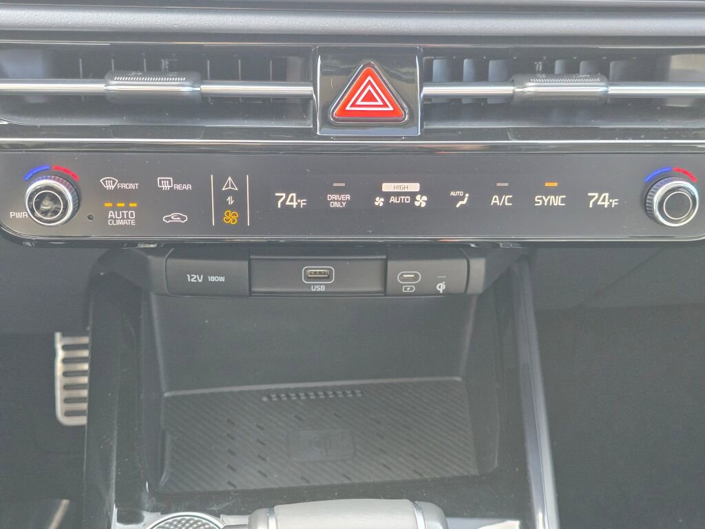 Used 2024 Kia Niro EX Touring image 32