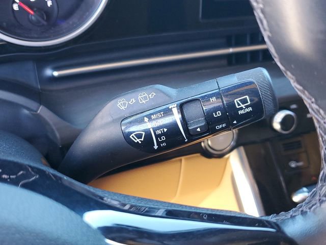 Used 2022 Kia Carnival EX image 22