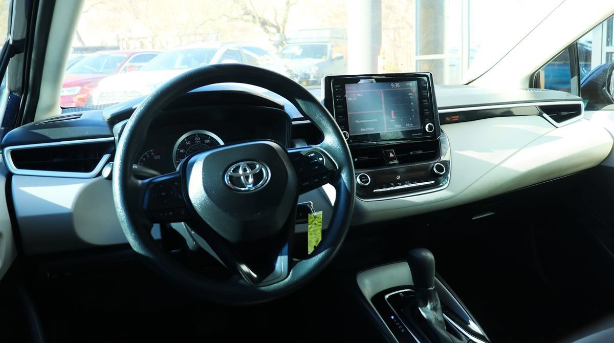 Used 2022 Toyota Corolla LE FWD image 32