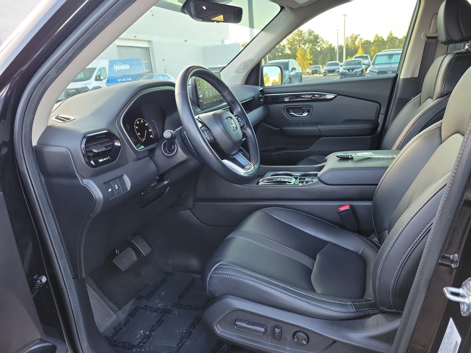 Used 2024 Honda Pilot Touring image 15