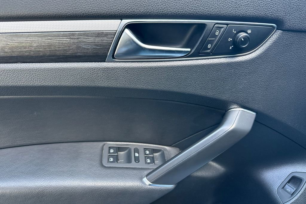 Used 2018 Volkswagen Passat 2.0T SE image 11