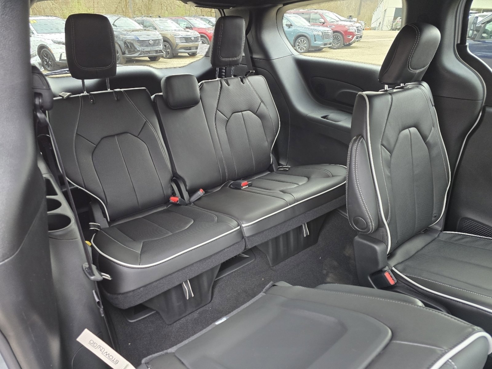 New 2026 Chrysler Pacifica Limited image 12