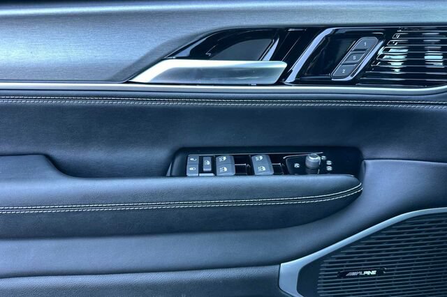 New 2025 Jeep Wagoneer Series II w/ Convenience Group I AWD/4WD image 8