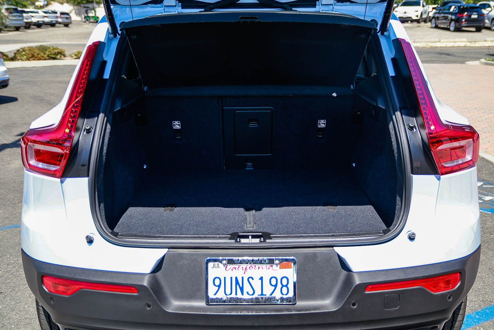 Certified 2026 Volvo XC40 B5 Plus w/ Protection Package Premier image 29