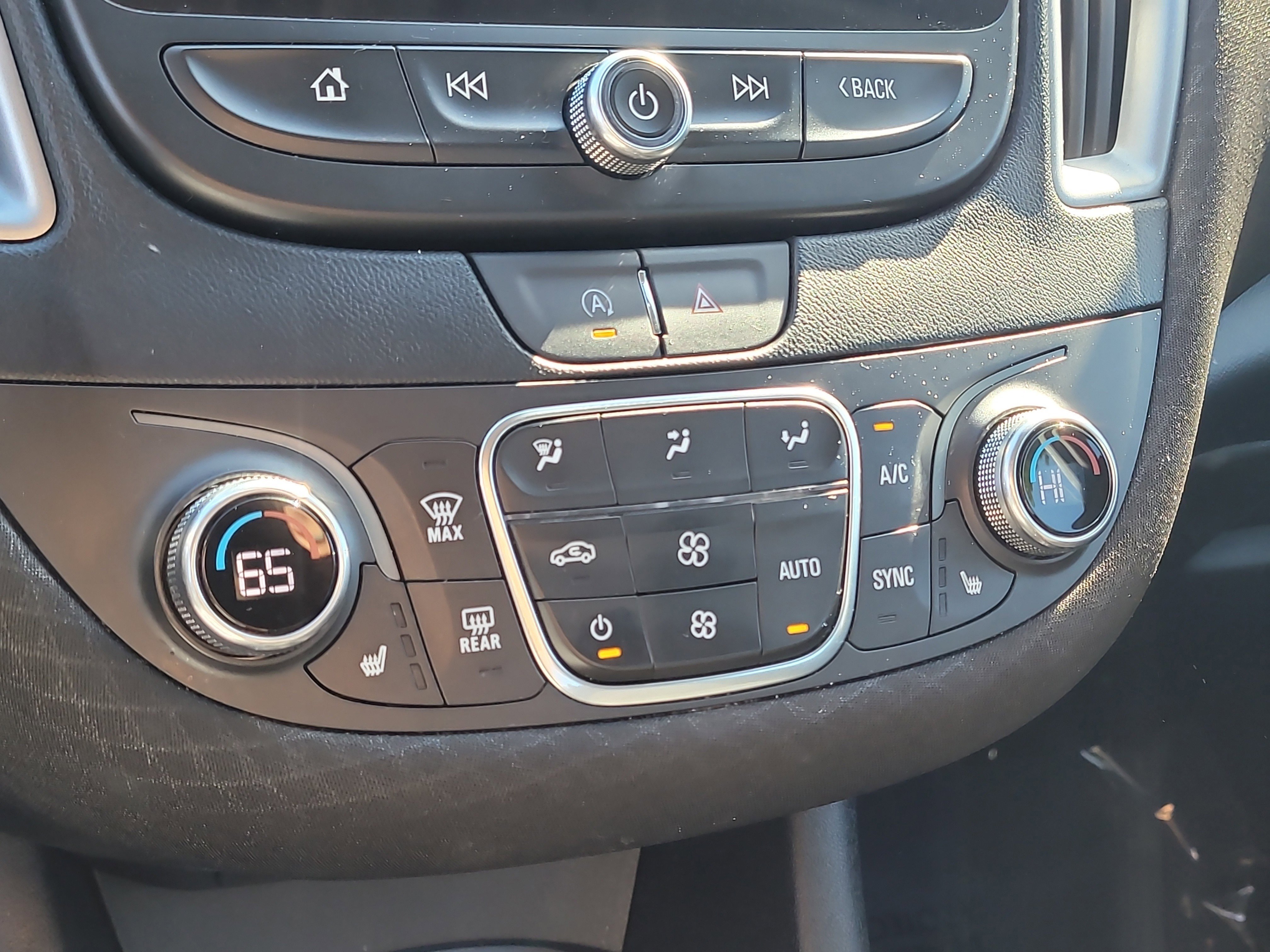 Used 2024 Chevrolet Malibu LT image 25