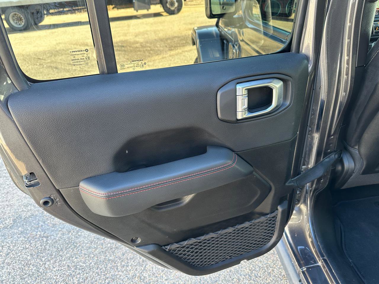 Used 2022 Jeep Wrangler Unlimited Rubicon w/ LED Lighting Group AWD/4WD image 24