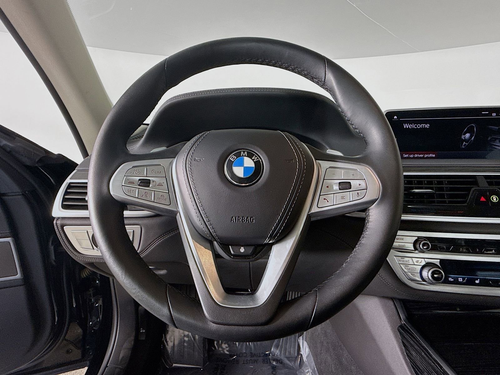 Certified 2022 BMW 740i image 11